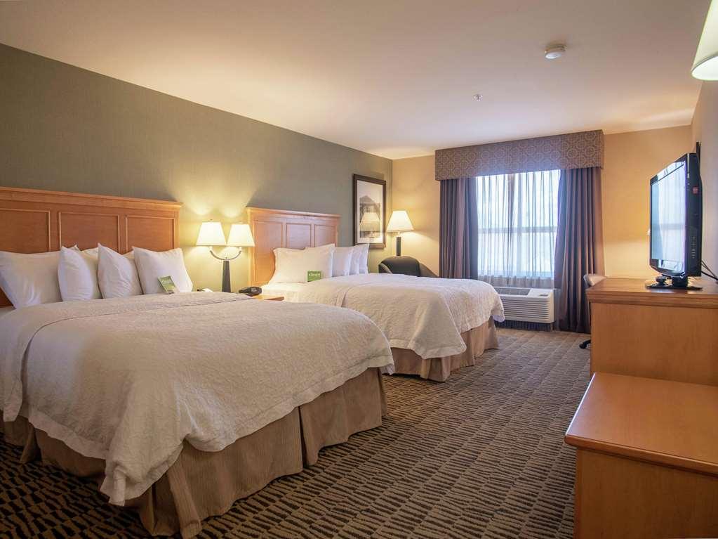 Hampton Inn By Hilton Камлупс Номер фото
